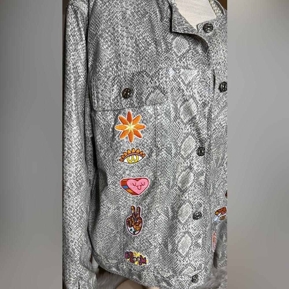 Ashley By 26 International Gray White Animal Print Patterned Jean Jacket Boho